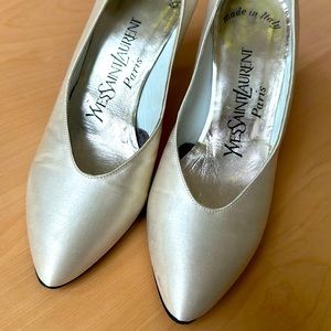 Yves Saint Laurent Crème Pumps Size 5